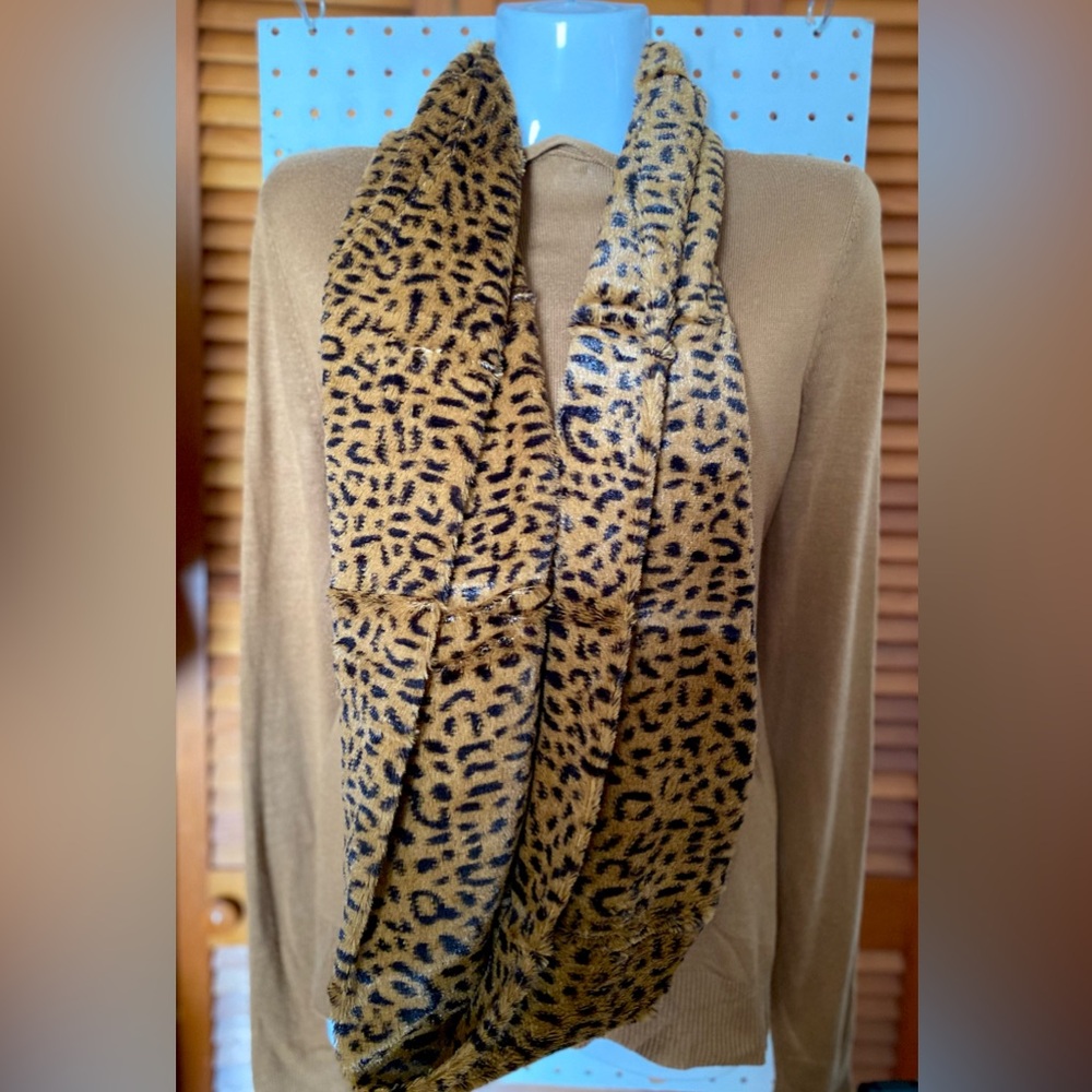 Leopard Print Faux Fur Infinity Scarf - Picture 6 of 8